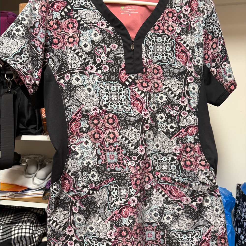 Lot of 5 scrub tops: size large